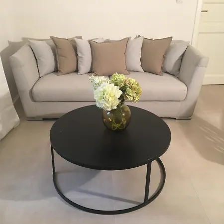 Center Apartment *